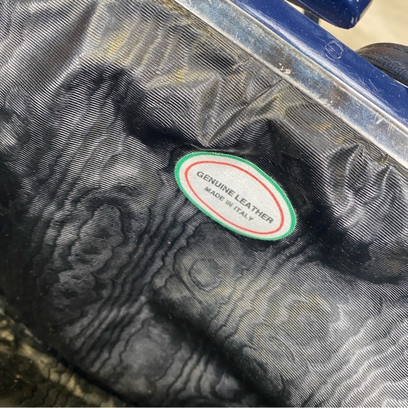 Genuine Leather Made in Italy Vintage Navy Blue Kiss Clasp Bag with Strap - Picture 9 of 9